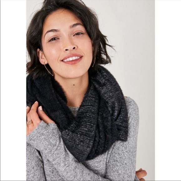 Stella & Dot Kaci Versatile Scarf - Picture 2 of 4